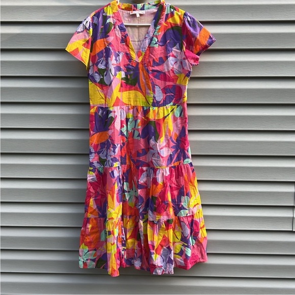 Jude Connally Dresses & Skirts - Jude Connally Colorful V-neck Short Sleeve Midi Dress size Medium